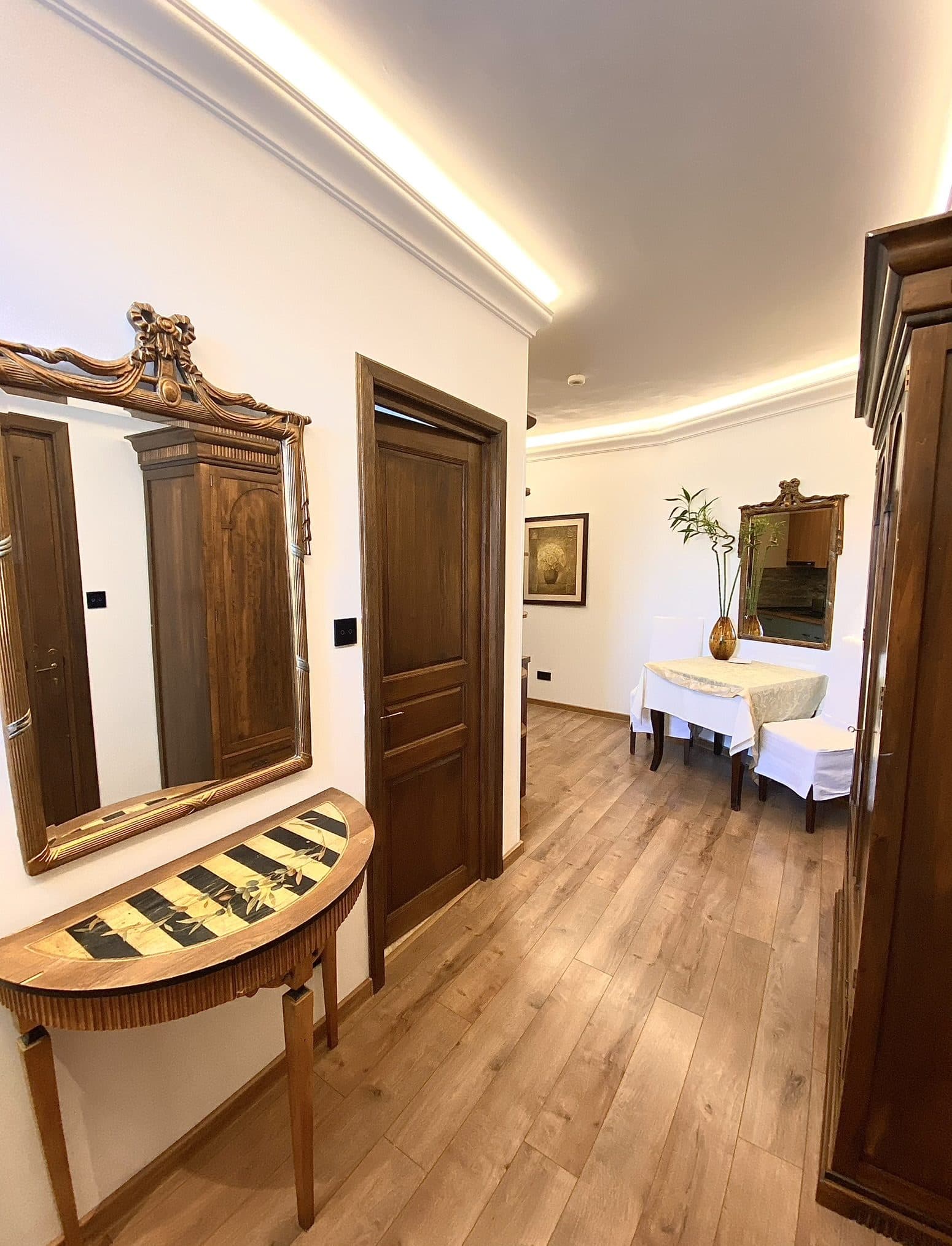 Arc de Triomphe Studio 6 — intrare